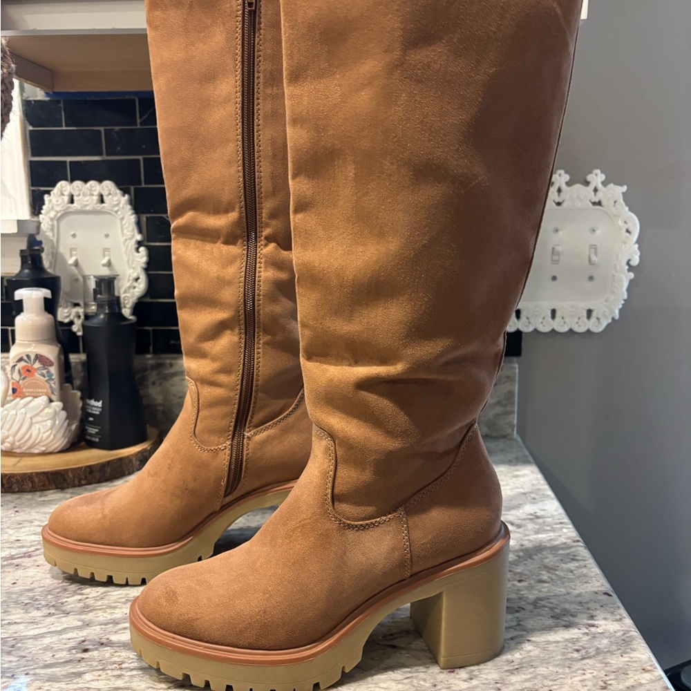Women’s Tan Chunky Heel Knee-High Boots